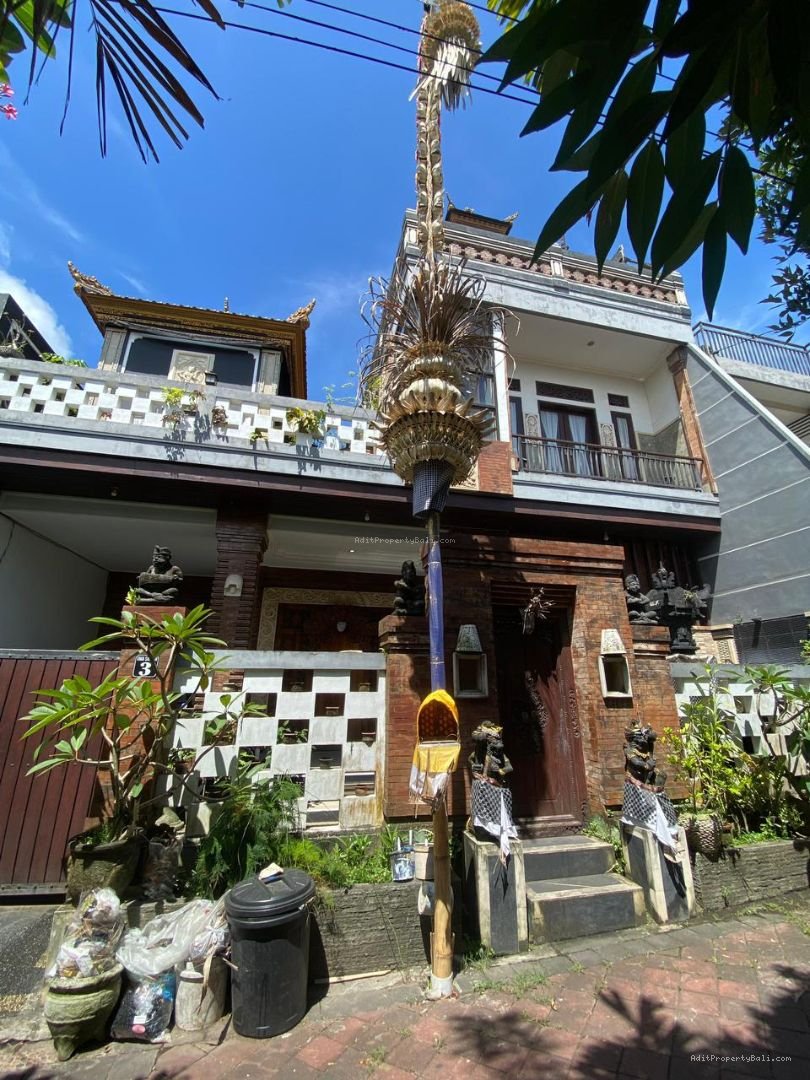 Rumah lantai 2 dalung