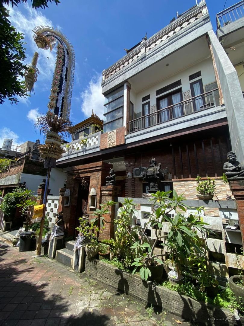 Rumah lantai 2 dalung