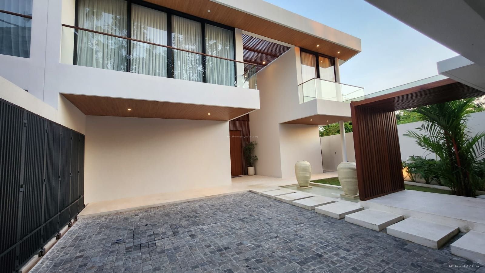 Luxury villa bumbak umalas