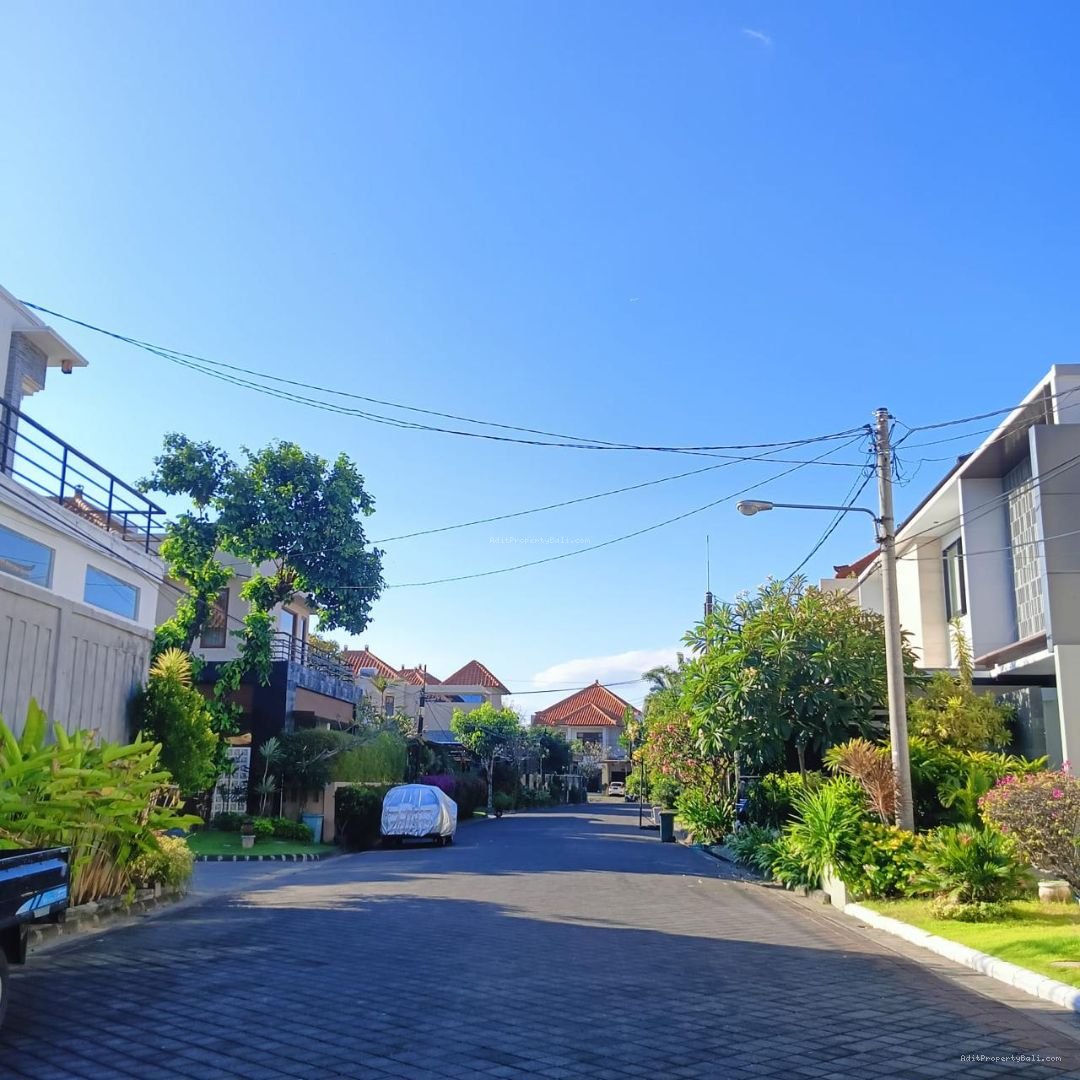 Rumah semi villa pengiyasan