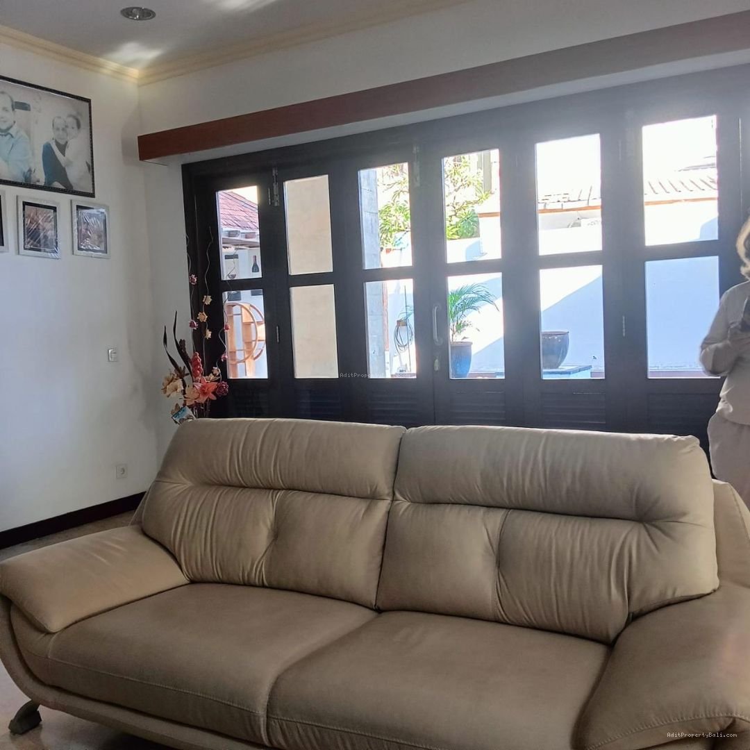 Rumah semi villa pengiyasan