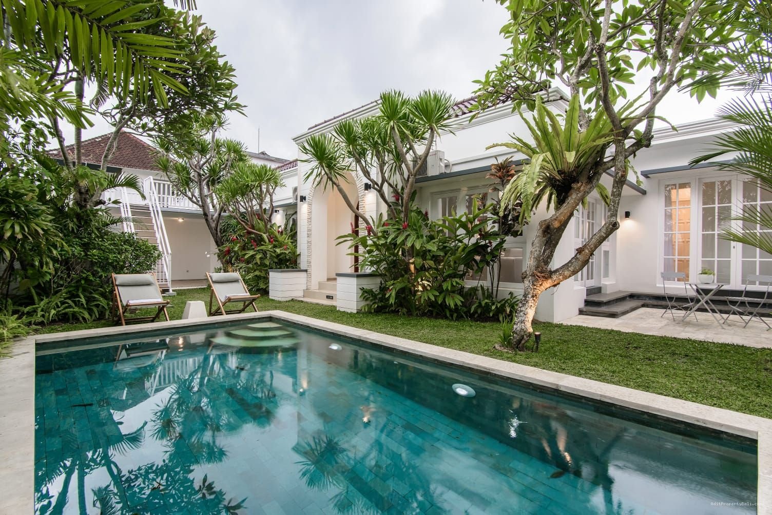 villa lantai 1 bumbak