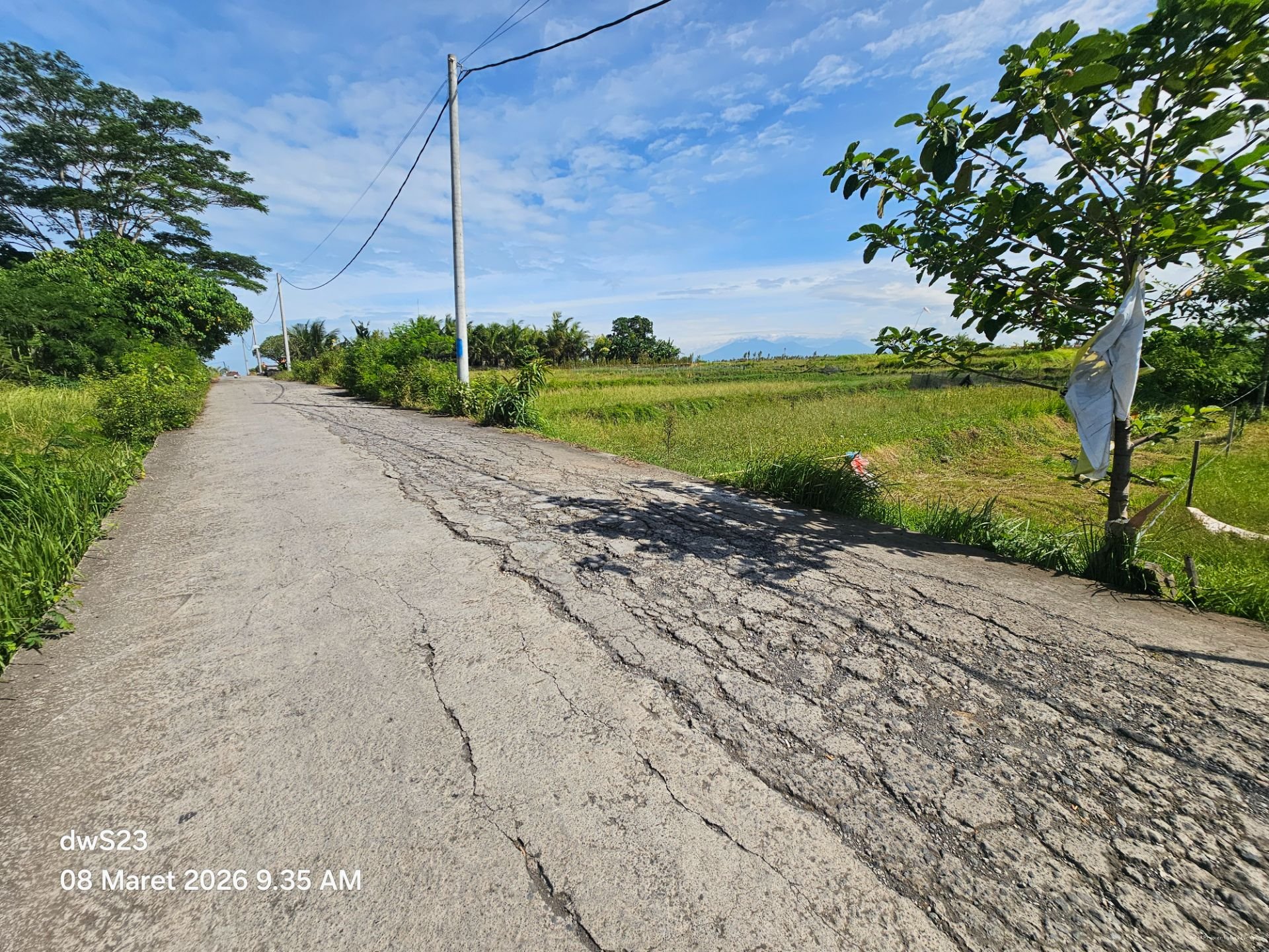 tanah komersil nyanyi