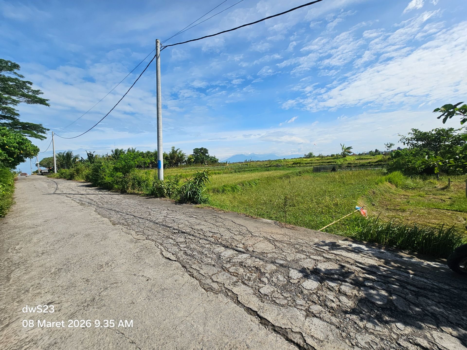 tanah komersil nyanyi