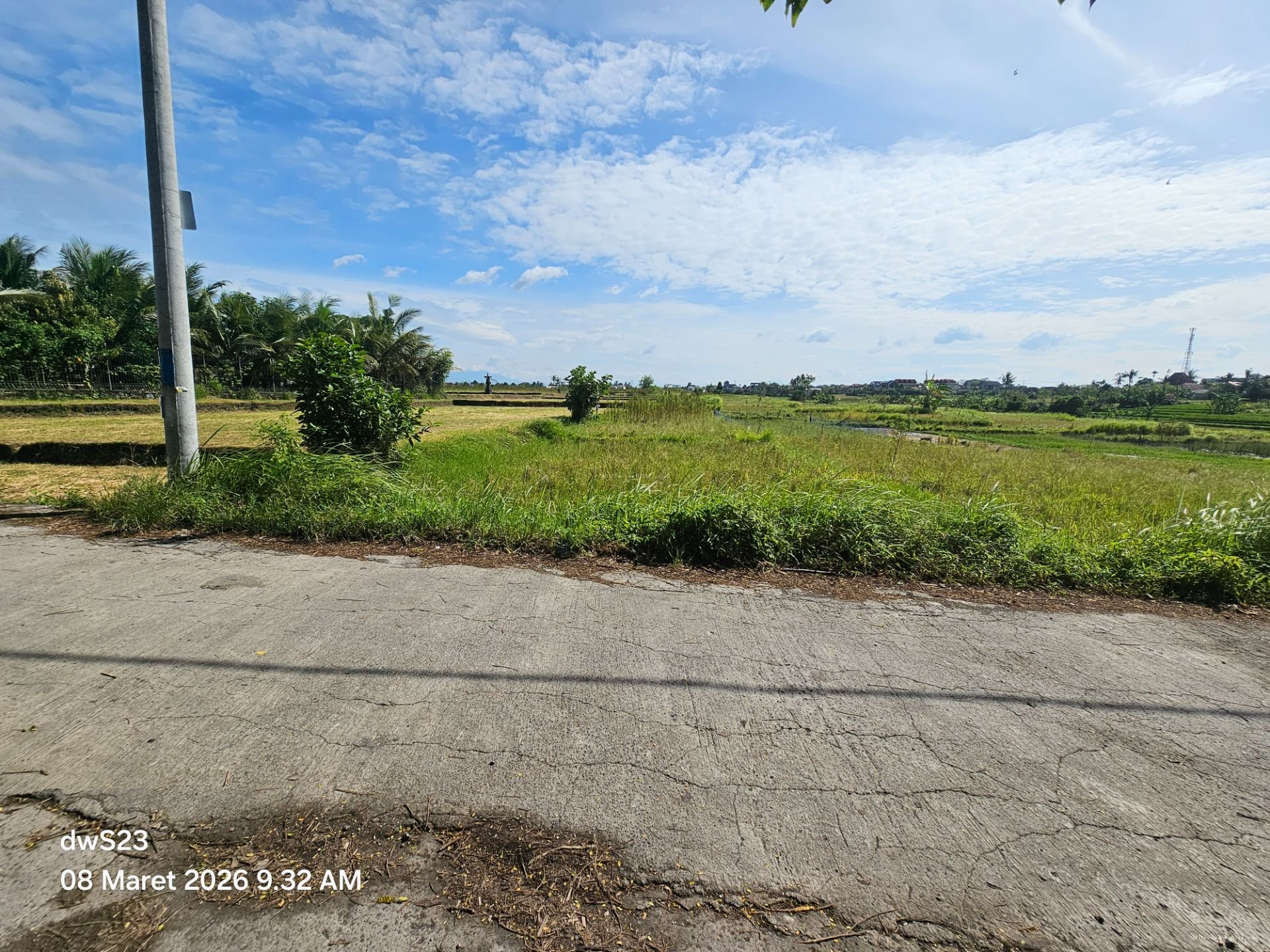 tanah komersil nyanyi