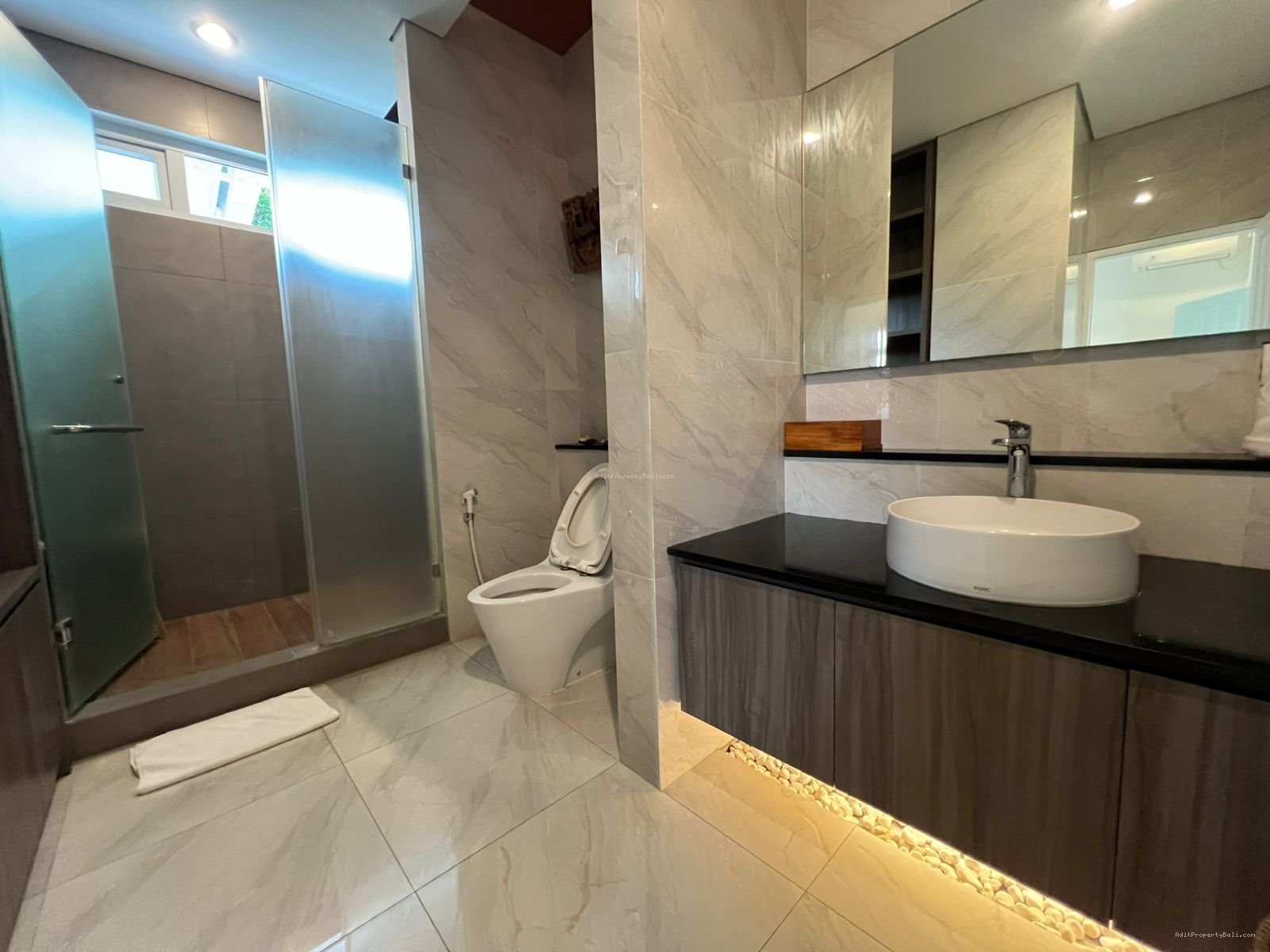 villa petitengett bali