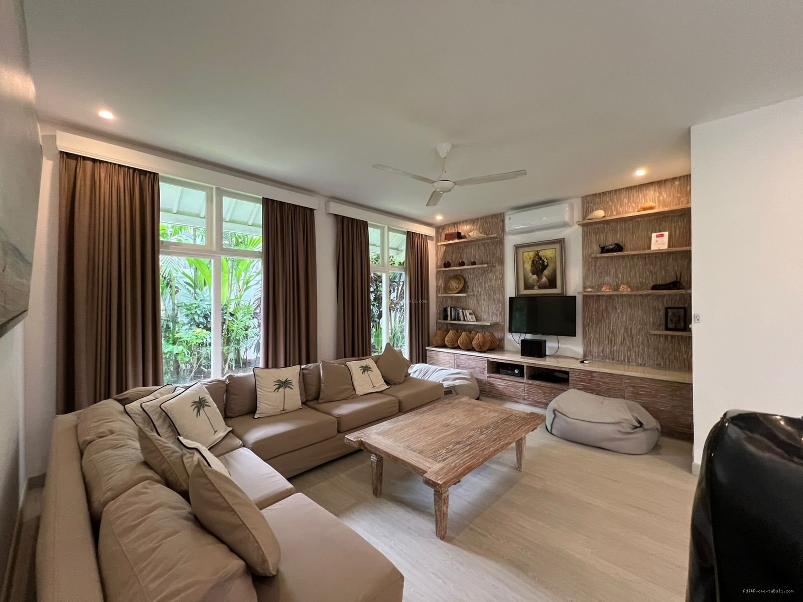 villa petitengett bali