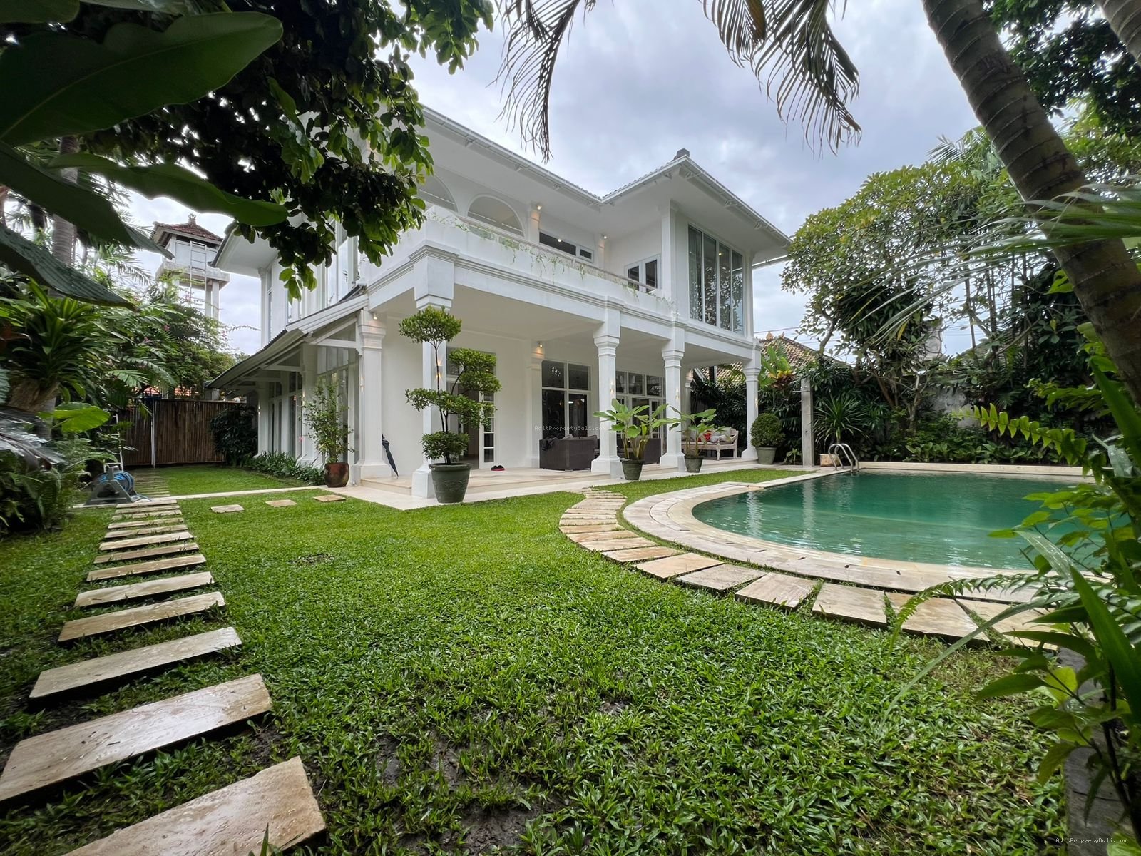 villa petitengett bali