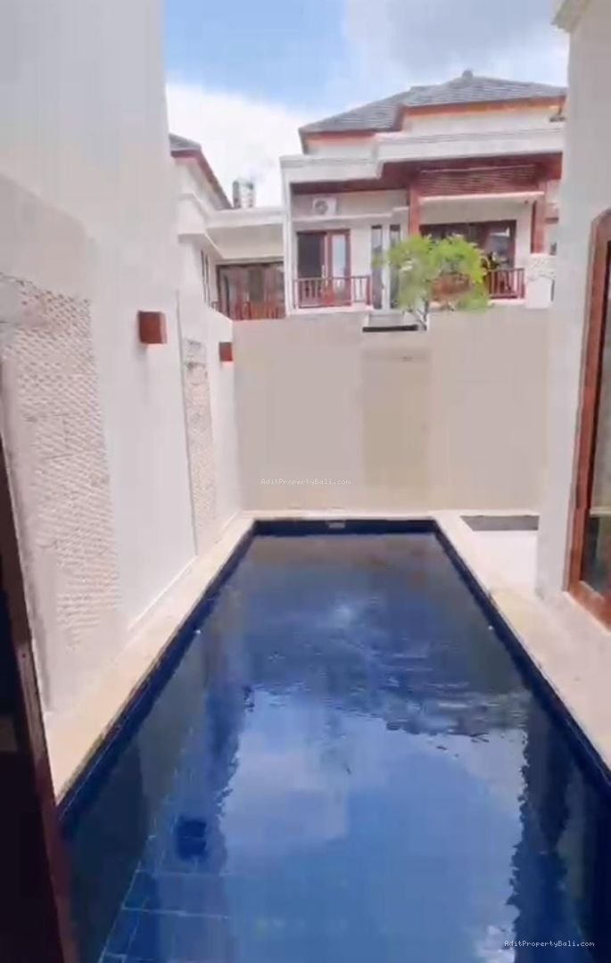 rumah semi villa renonn