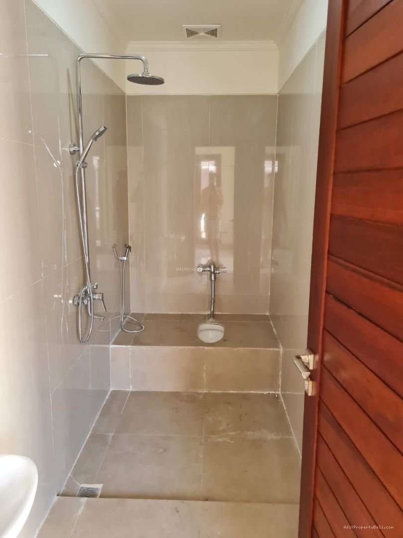 rumah semi villa renonn