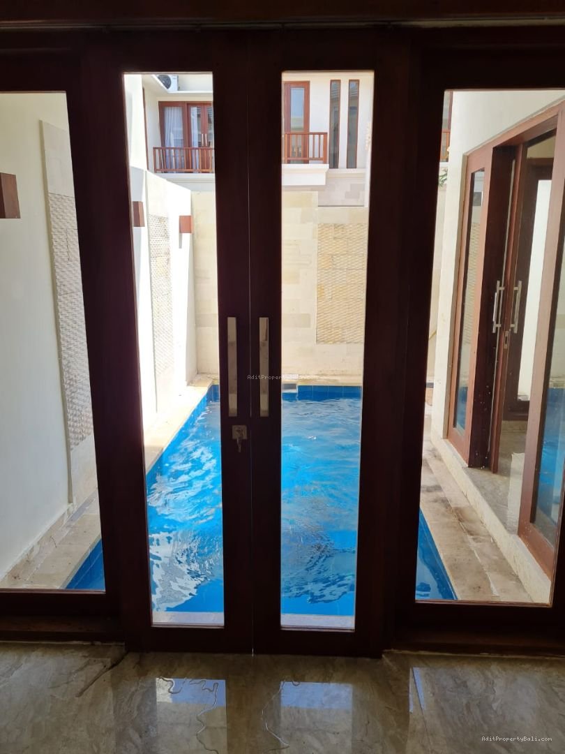 rumah semi villa renonn