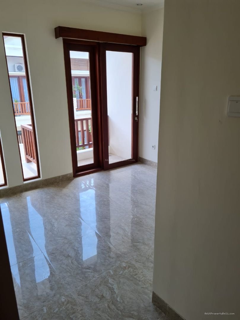 rumah semi villa renonn