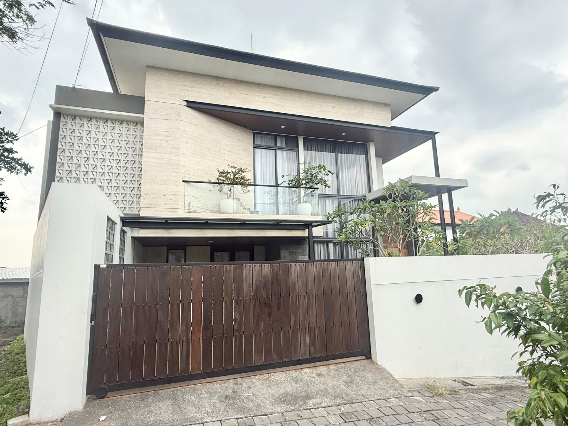 rumah peguyangan kaja