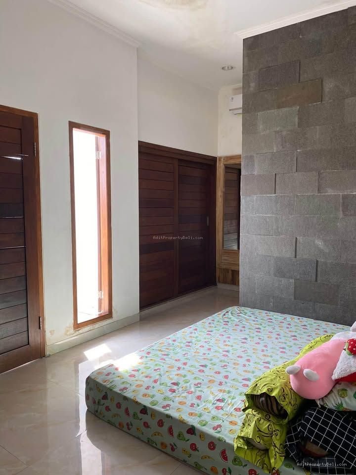 rumah pulau moyo dps