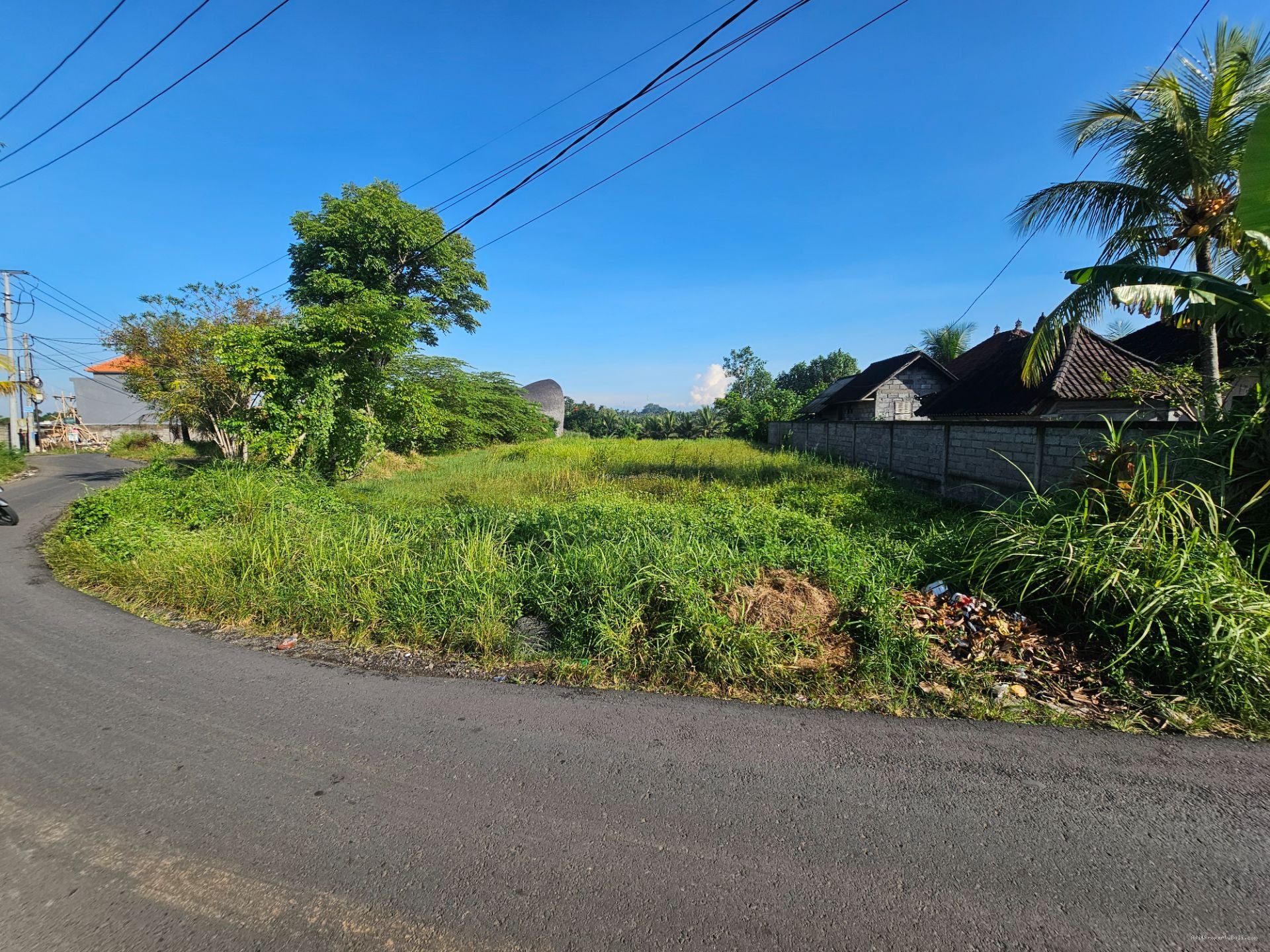 tanah buwit