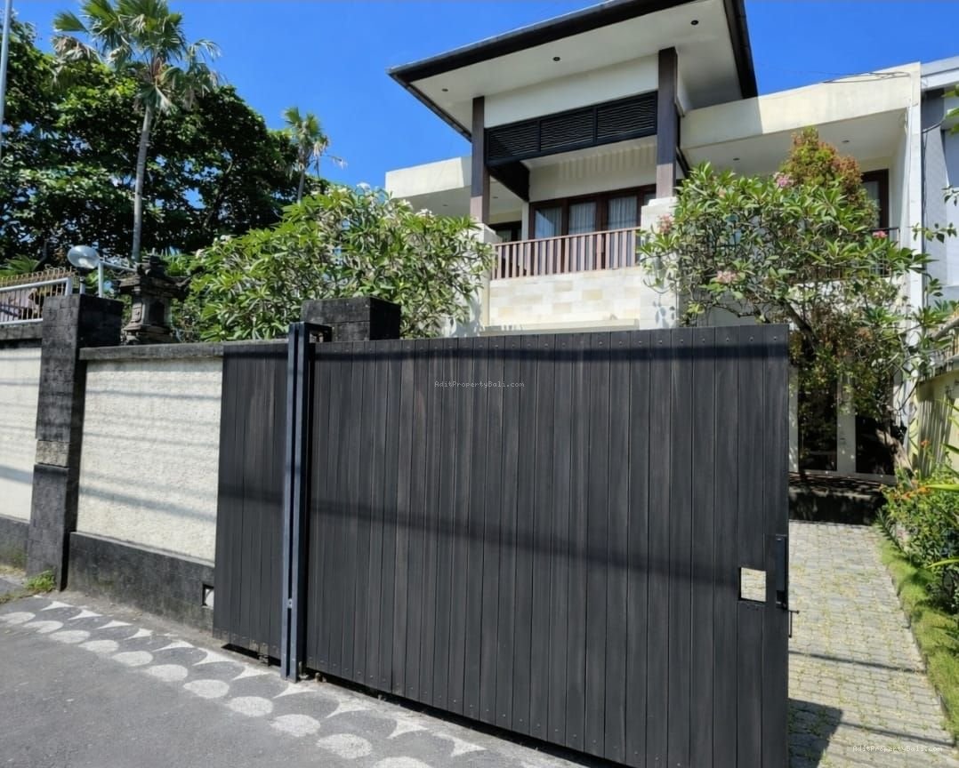 rumah tukad badung rn