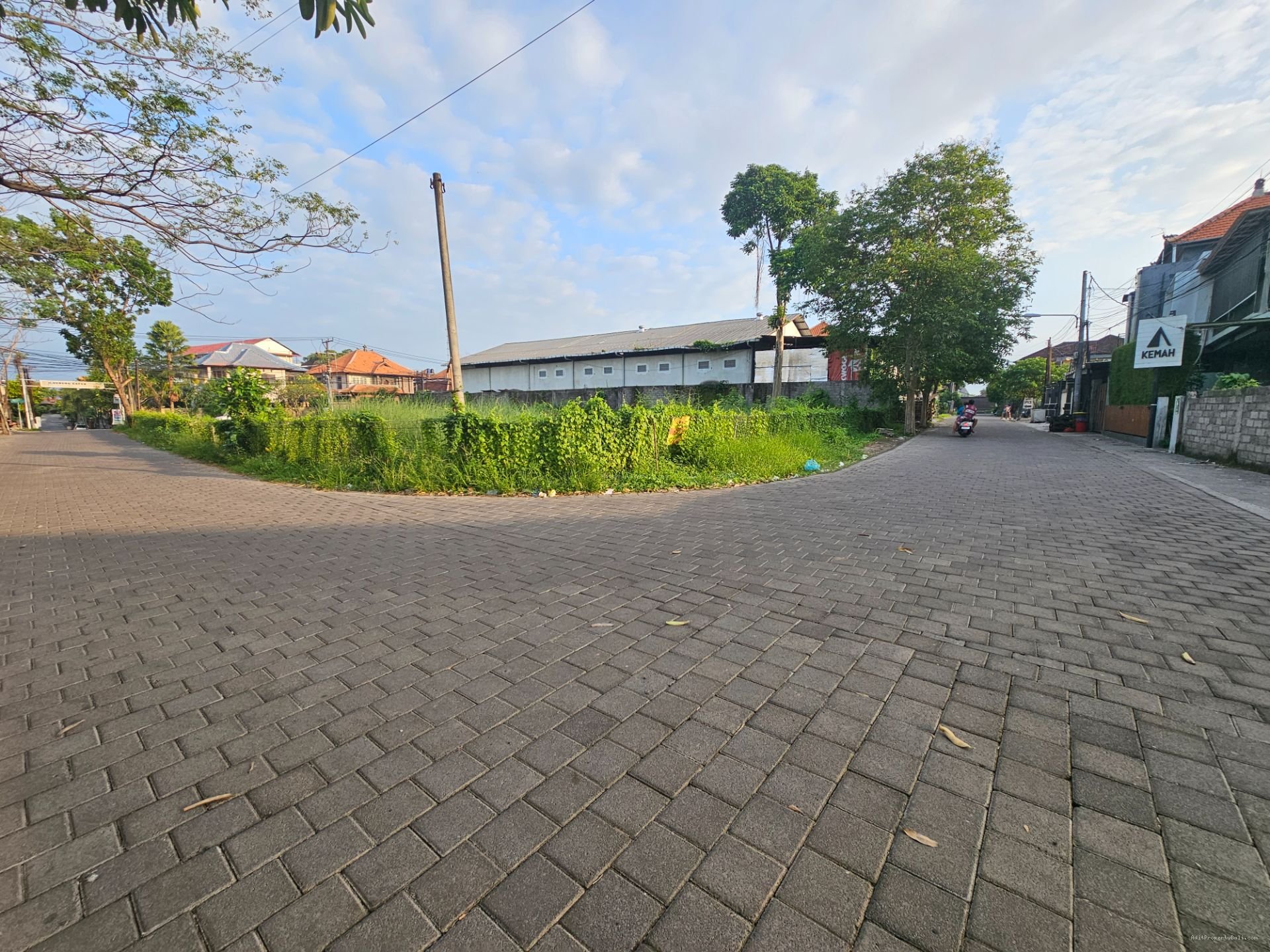 tanah gatot subroto barat