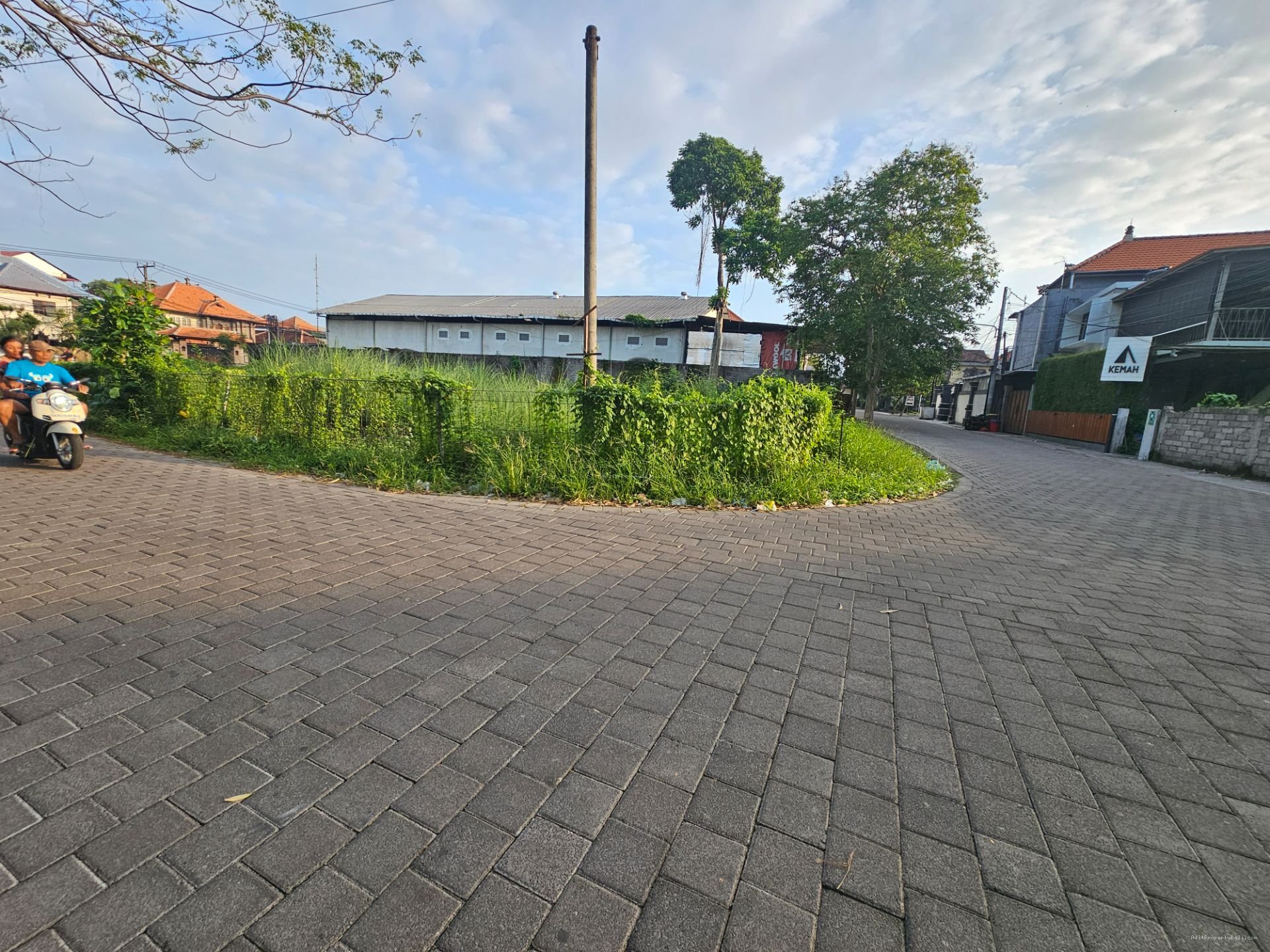 tanah gatot subroto barat