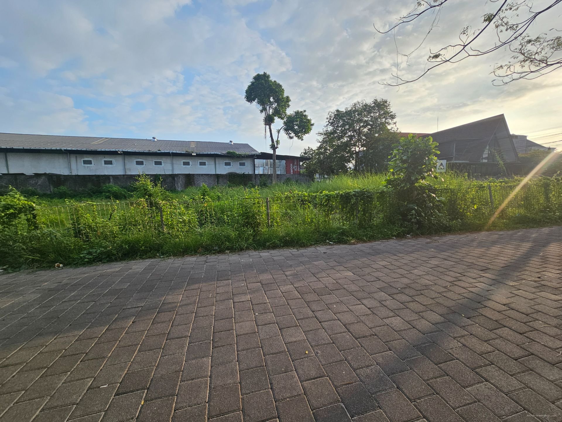 tanah gatot subroto barat