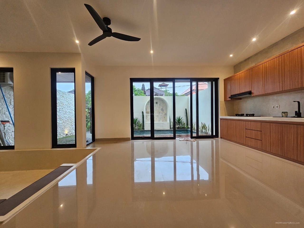 villa tegal cupek uml