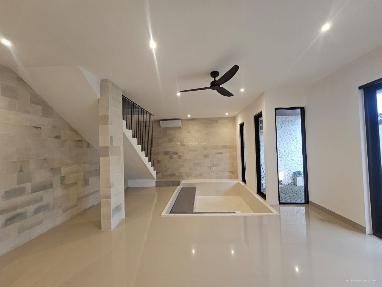 villa tegal cupek uml