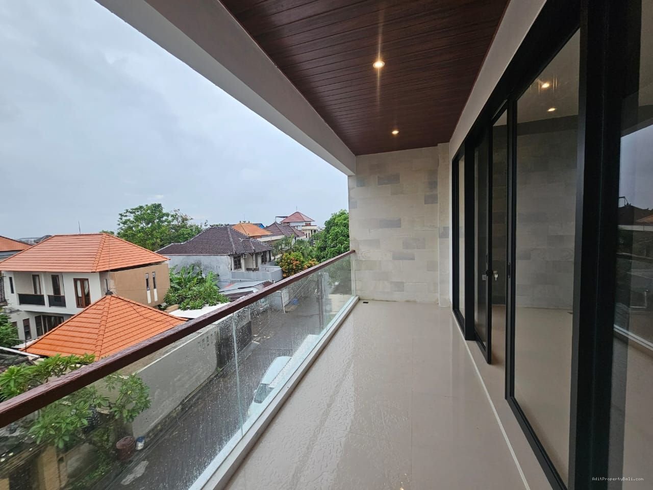 villa tegal cupek uml