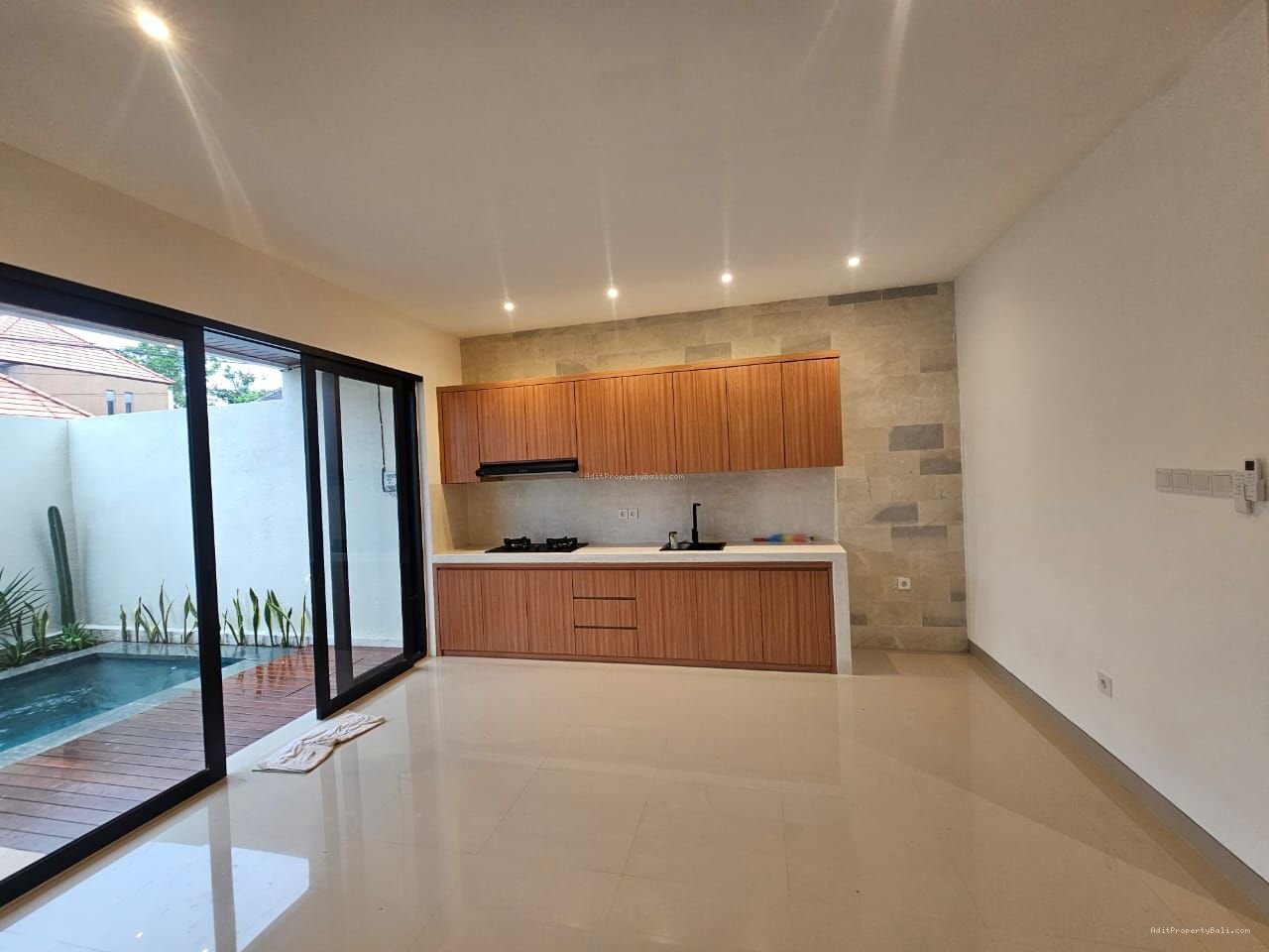 villa tegal cupek uml