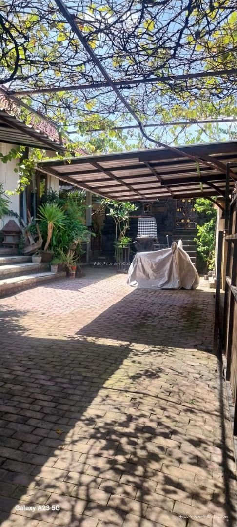 tanah seminyakk