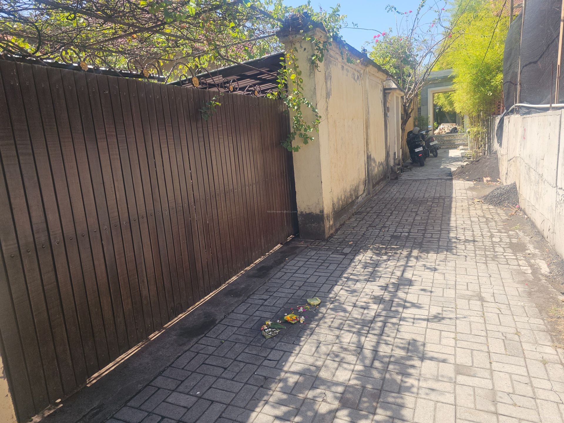 tanah seminyakk