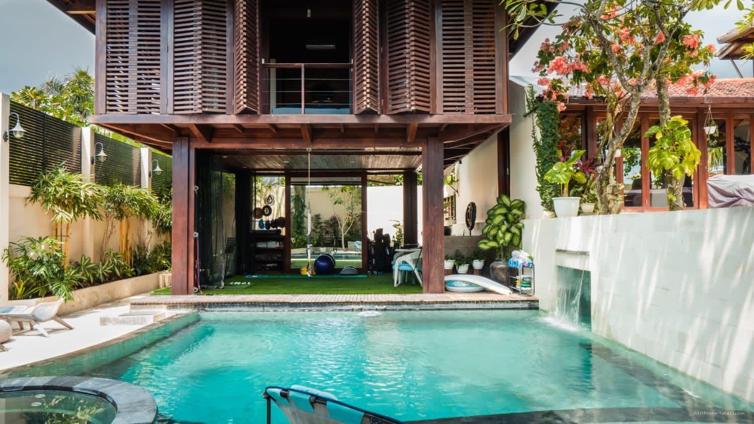 villa tegal cupek