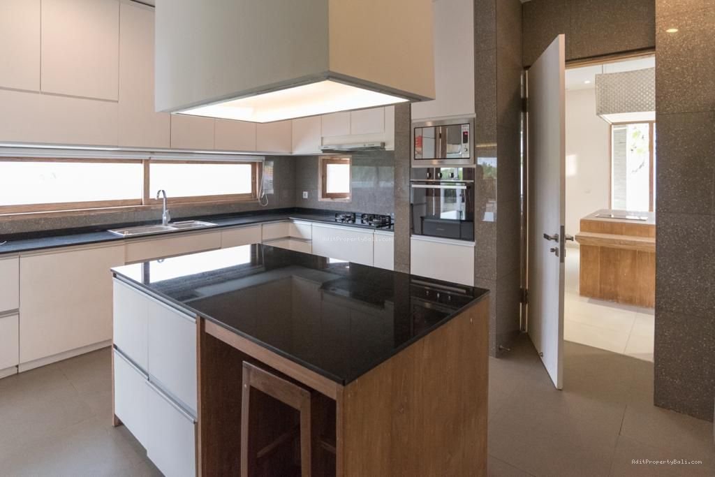 villa luxury cemagi