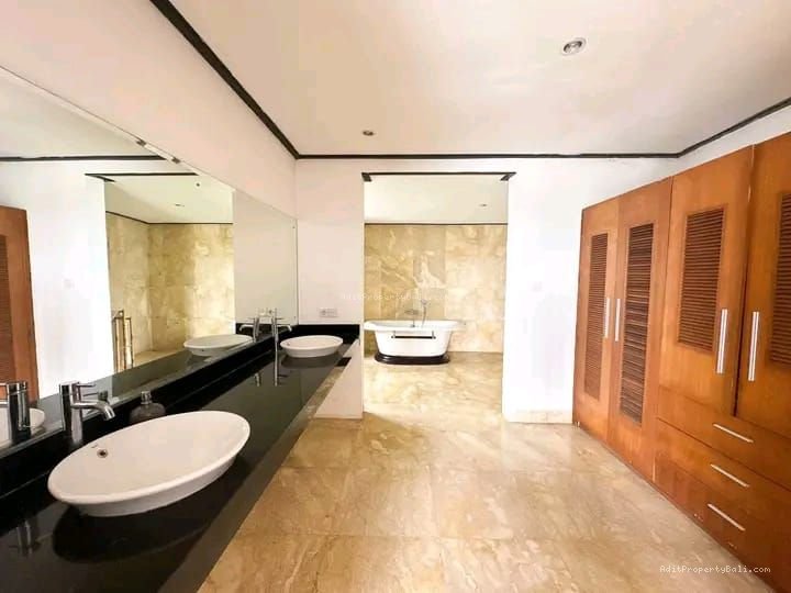 villa kayutulang cg