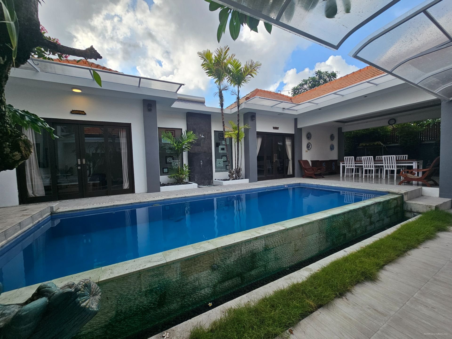 villa sewa umalas kwm
