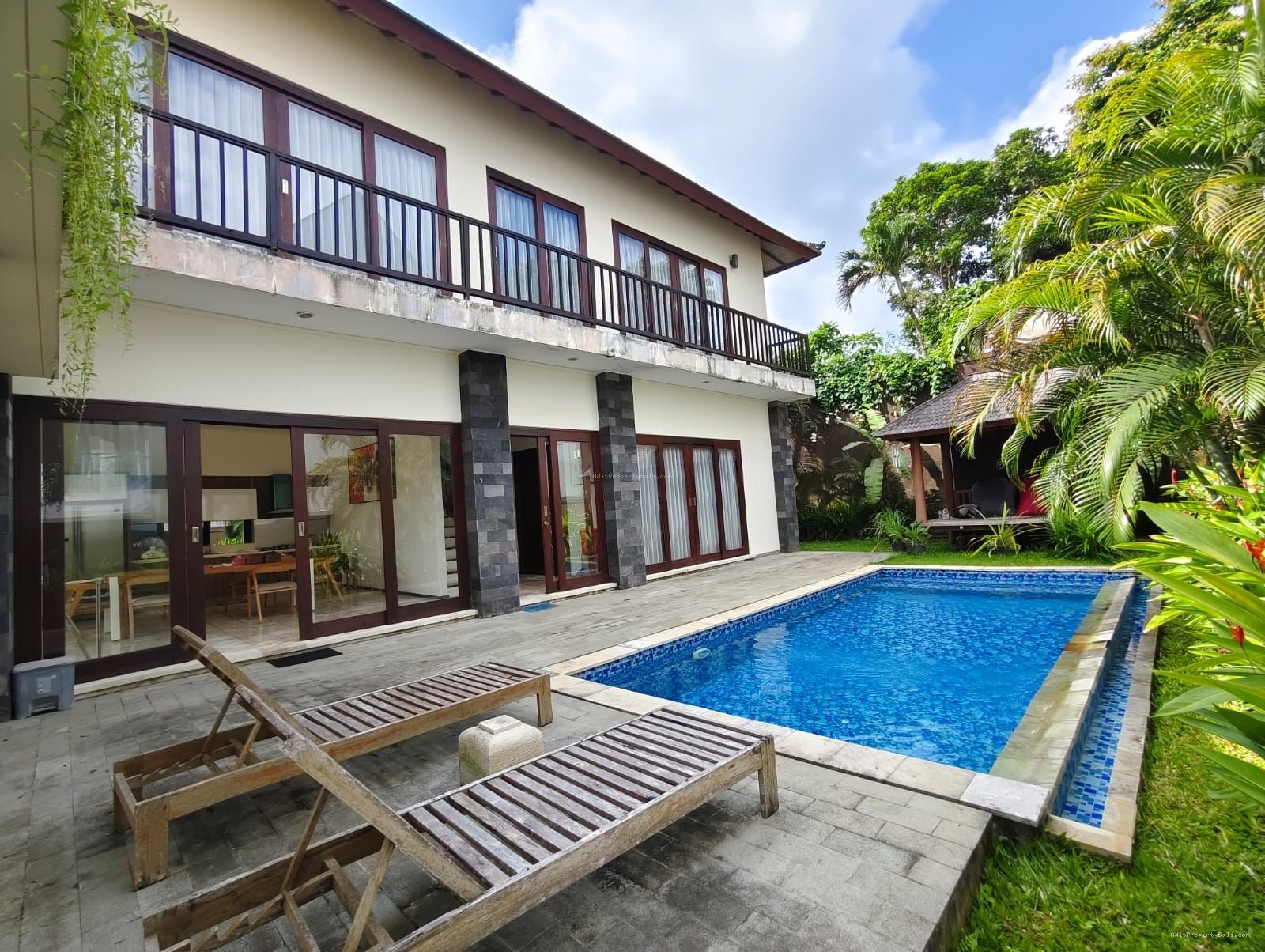 villa toyaning Ug