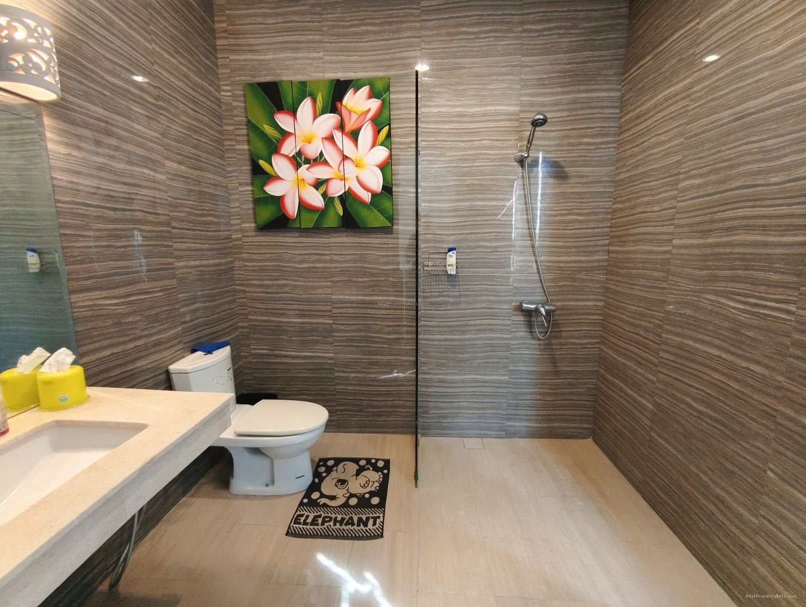 villa toyaning Ug