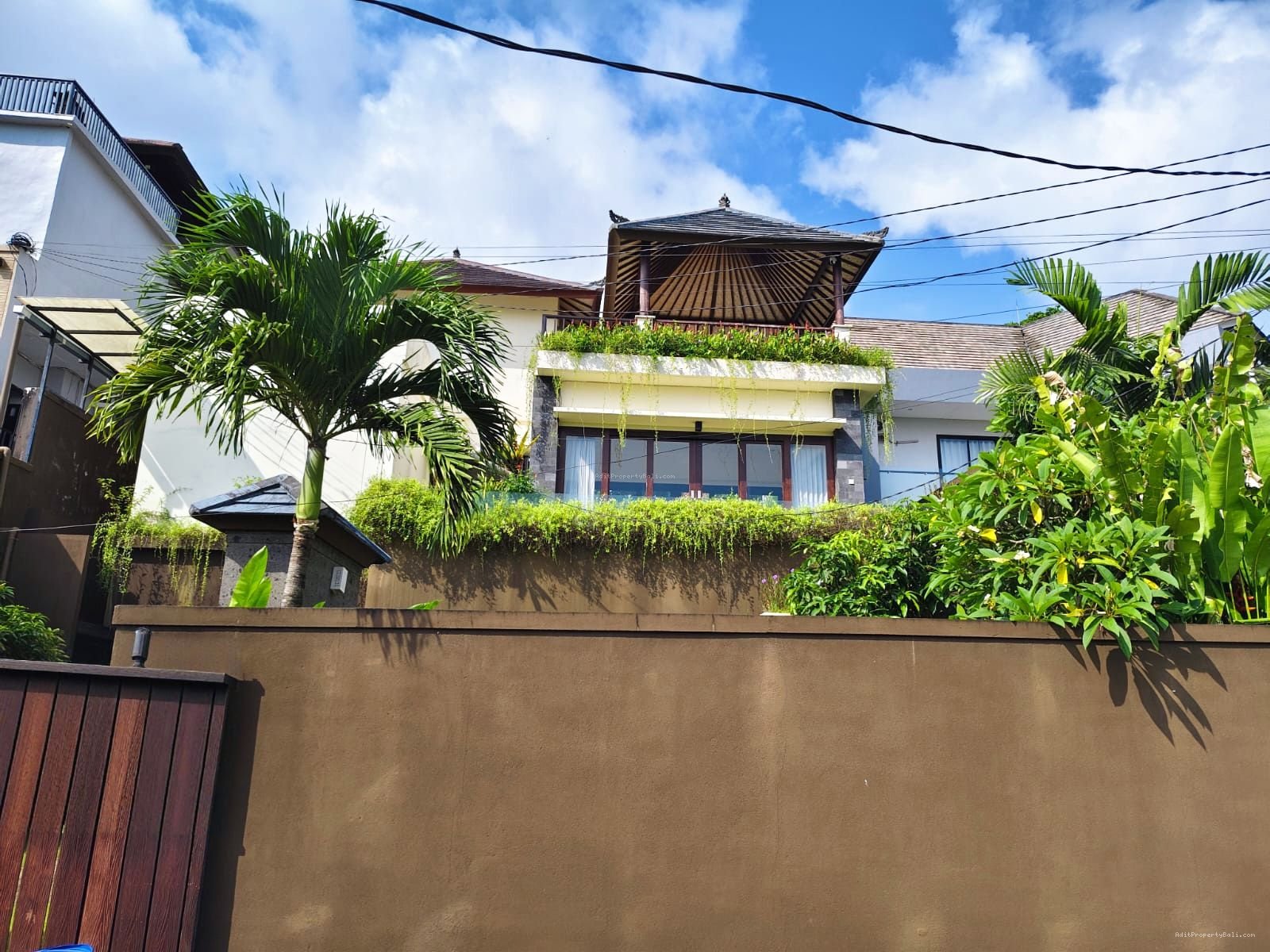 villa toyaning Ug