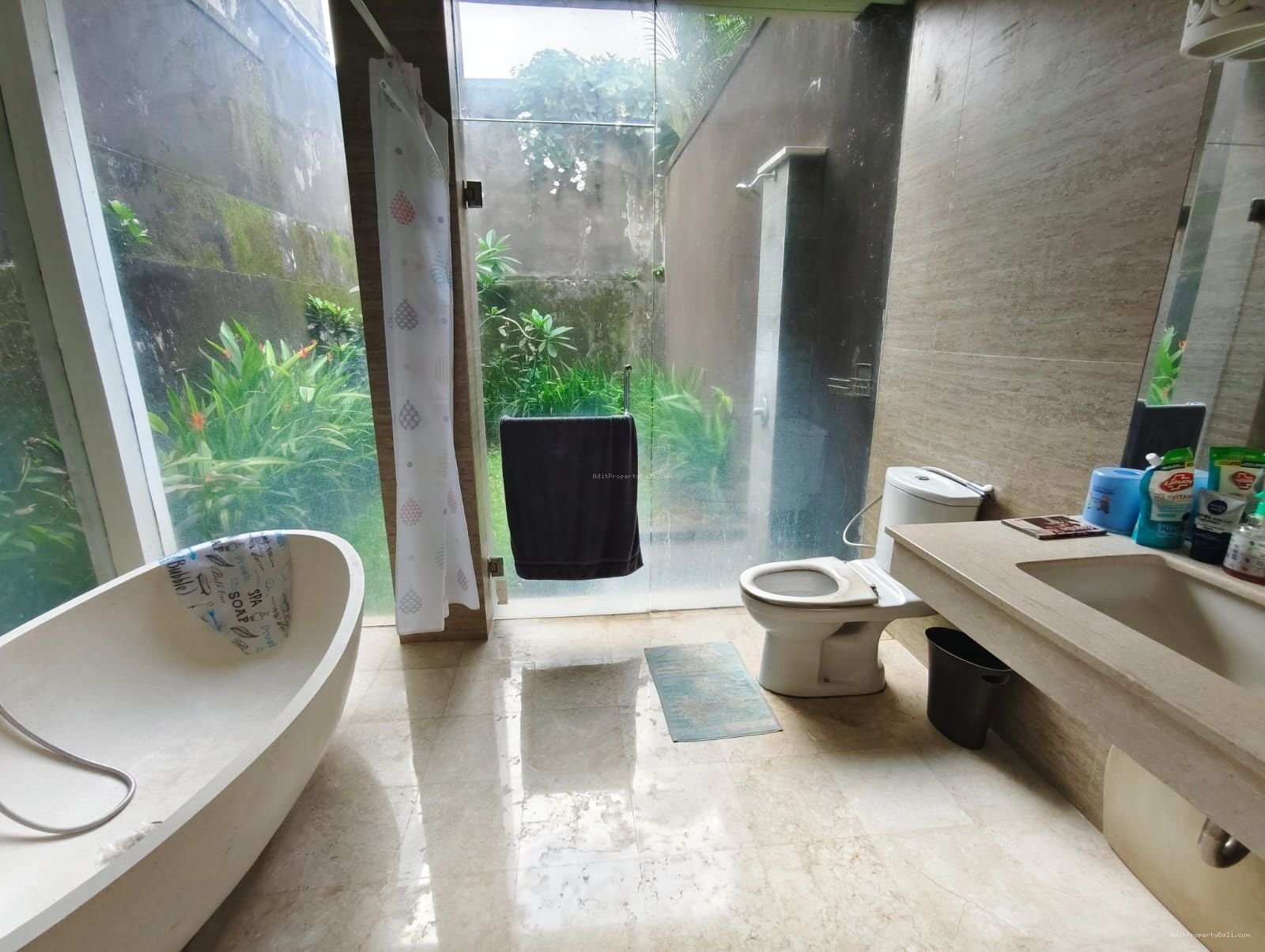 villa toyaning Ug
