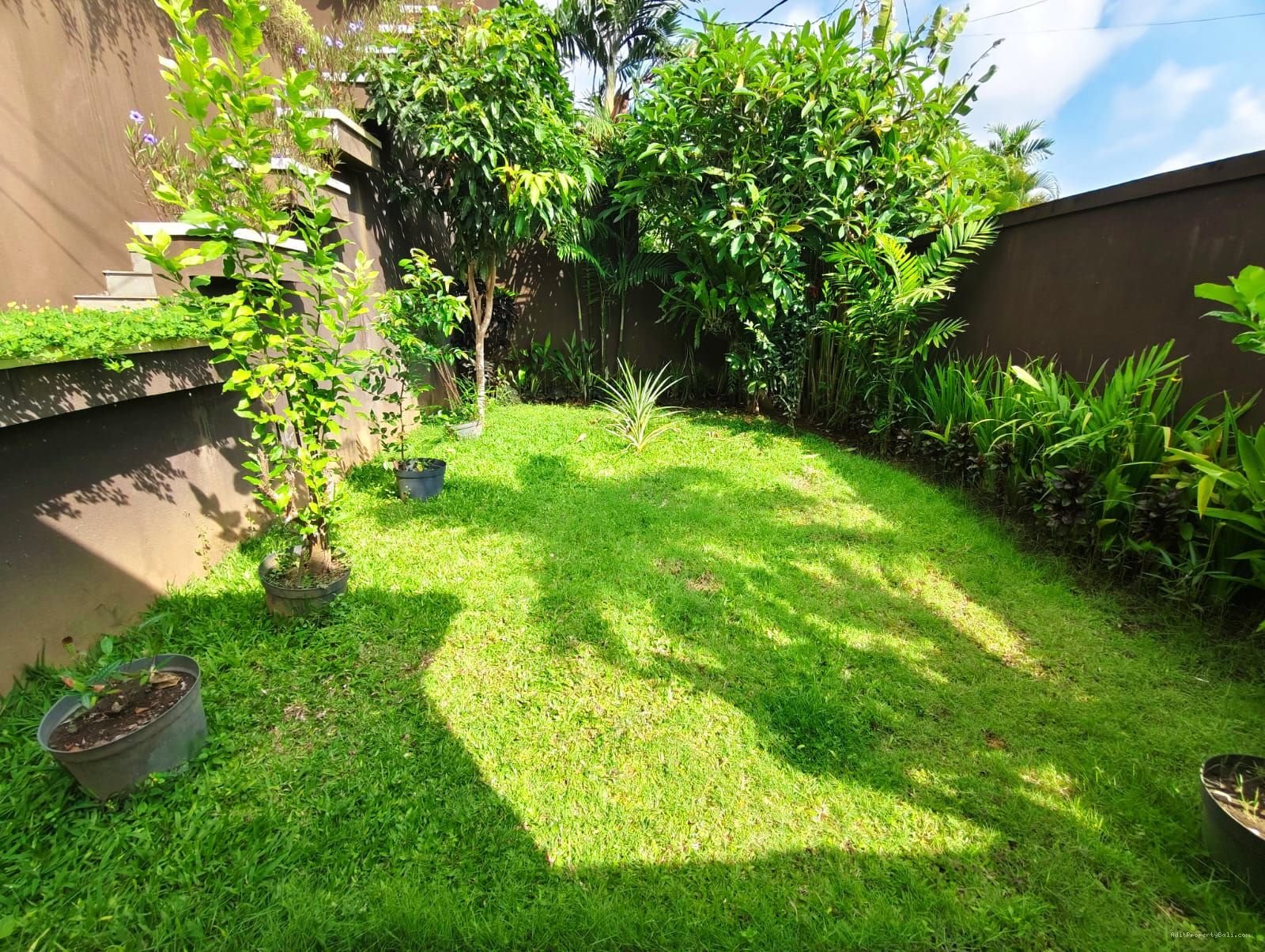 villa toyaning Ug