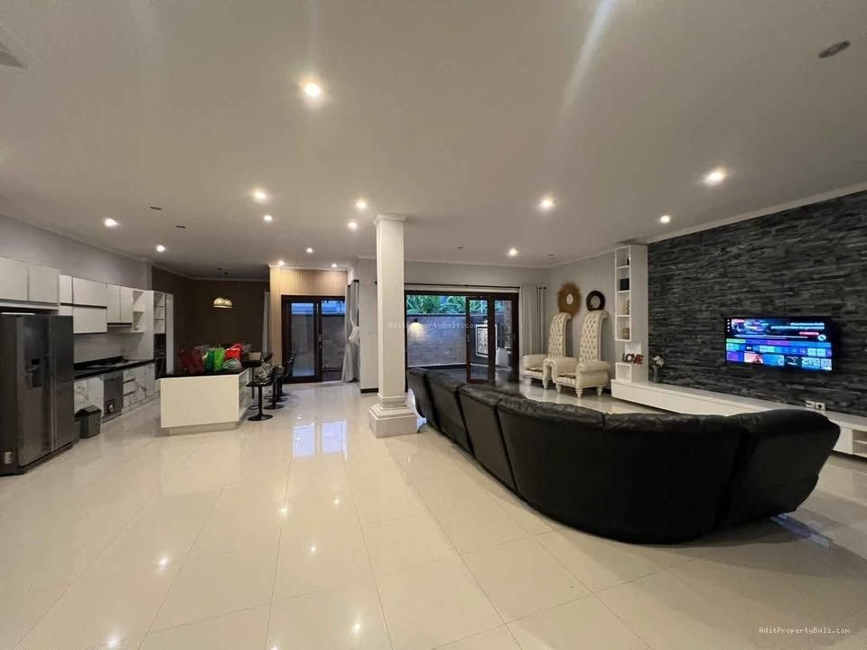 rumah lantai 3 pemogann